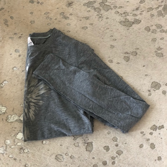 Grey Long Sleeve Shirt with Iridescent Star Ivivva - Picture 2 of 7